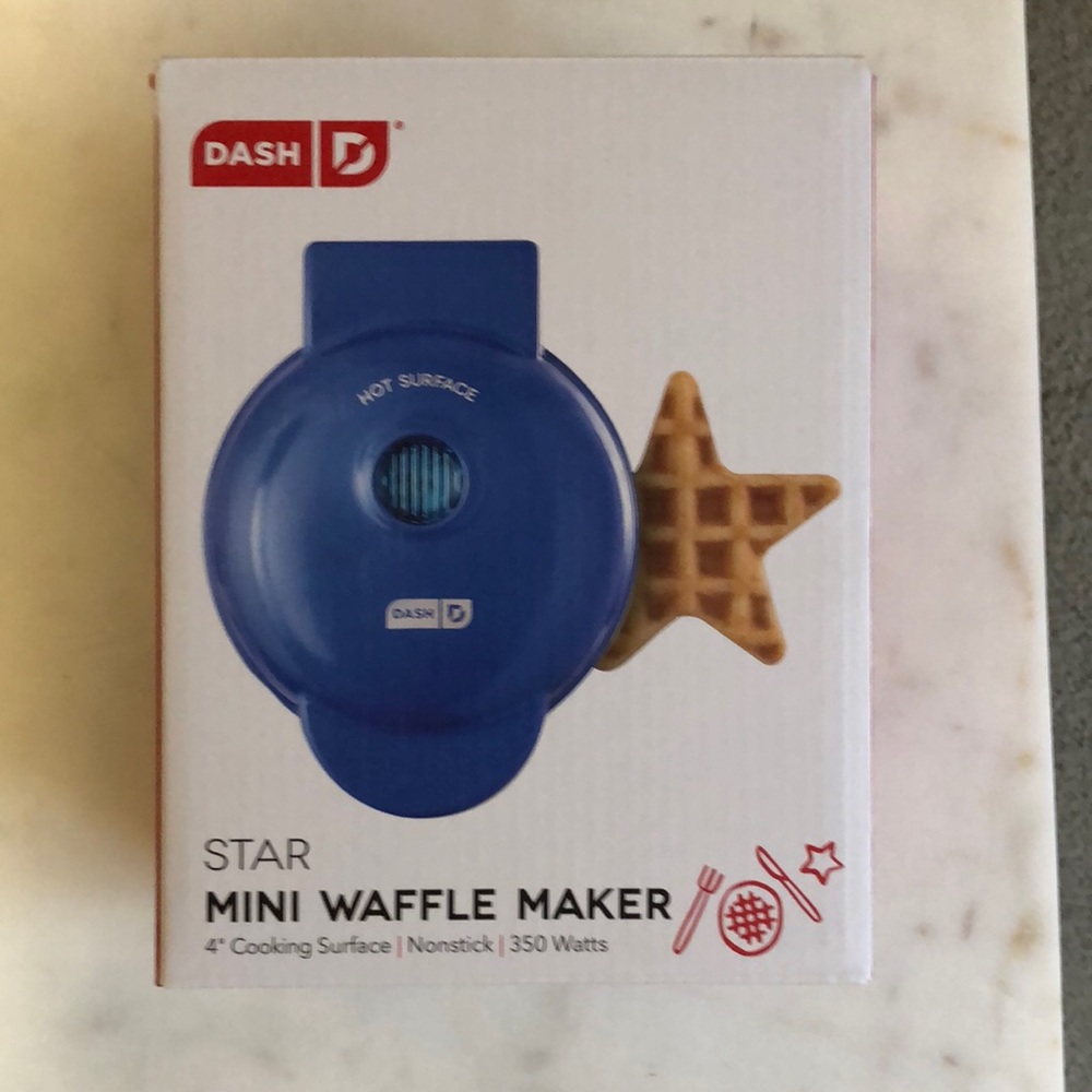 Mini Star Waffle Maker 4 inch cooking surface